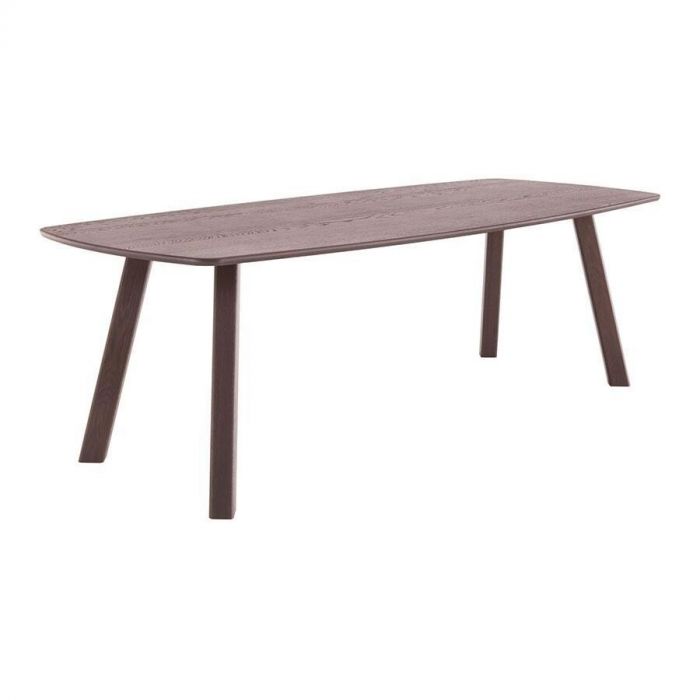 Schuin zijaanzicht van de INHOUSE Tabiro eettafel met Deens ovaal blad en vier schuine poten in bruin hout.