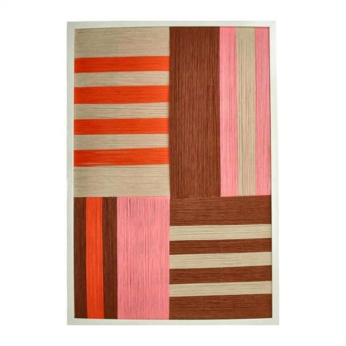 Kersten Wandplaat Touw Multi met levendige roze, oranje en bruinen tinten in een geometrisch patroon, omlijst met een neutrale rand.