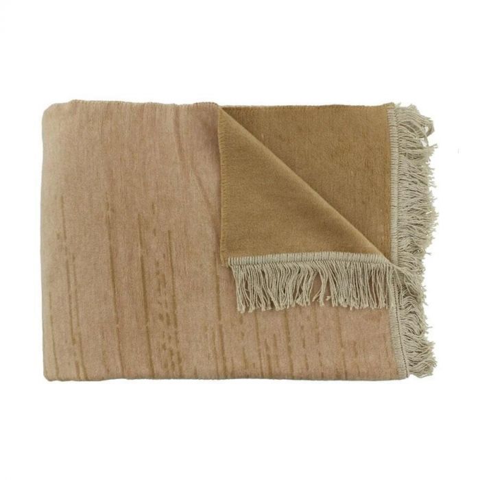 Beige Claudi plaid Streps Nude met ton-sur-ton strepen en franjes, deels omgeslagen voor een luxe uitstraling.