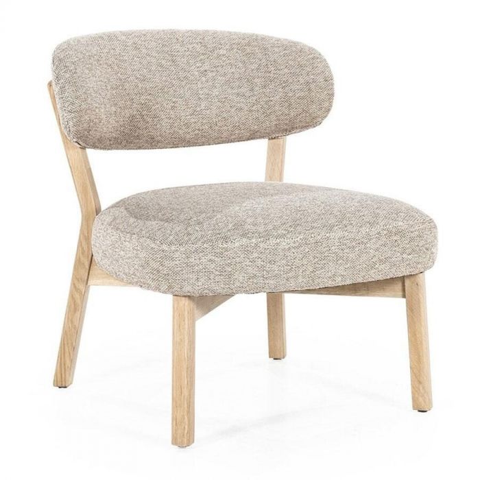 Fauteuil Mikky van Eleonora in taupe Moon-stof met afgeronde rugleuning en naturel houten poten, schuin van voren gefotografeerd.