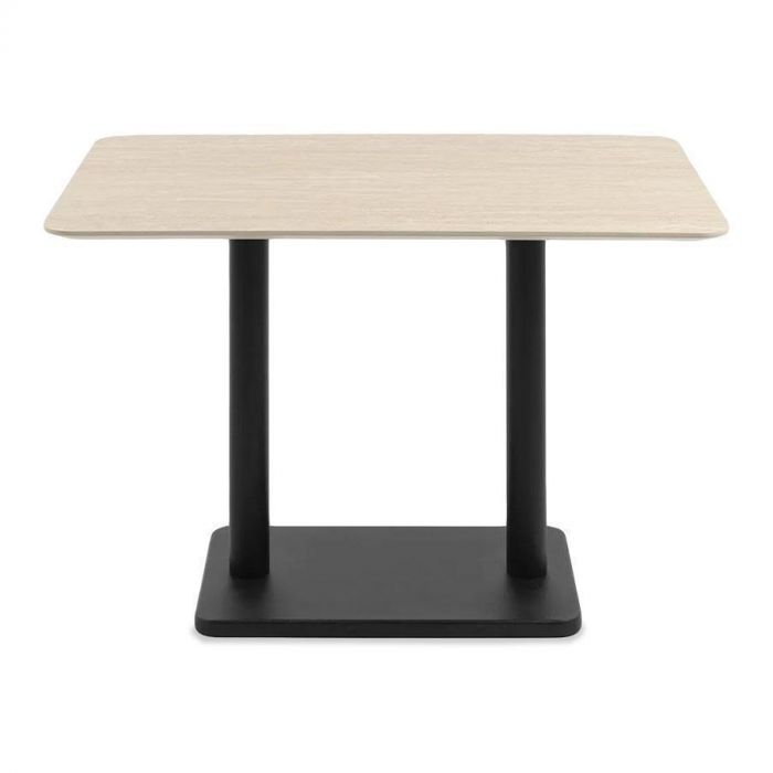 Rechthoekige bistrotafel uit de Brest-serie van COCOmaison met travertin look blad en zwarte metalen poot.