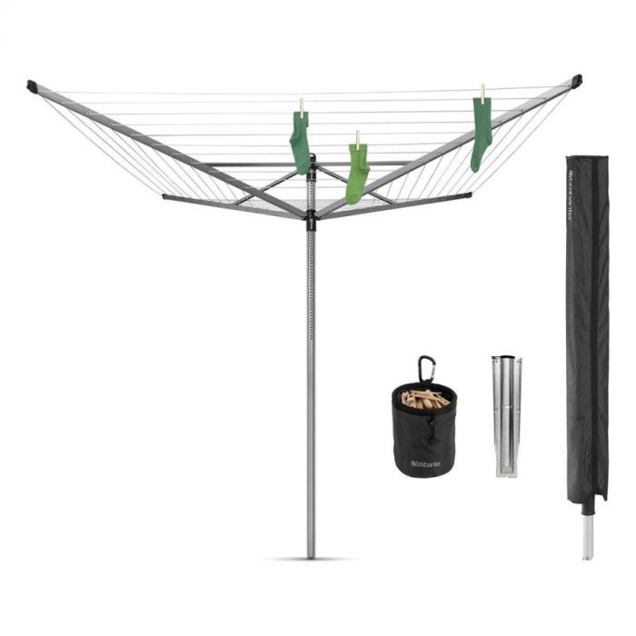 Brabantia droogmolen uitgeklapt met drie groene sokken aan de lijn en een foto van de bijgeleverde knijperzak, grondboor en hoes