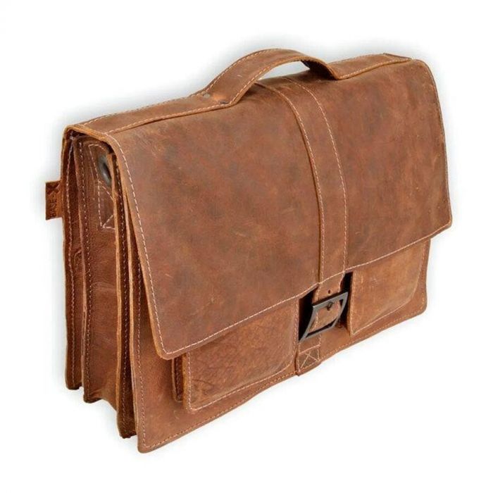 Ombu tas van leer met stevige metalen gesp en ruime opbergruimte.