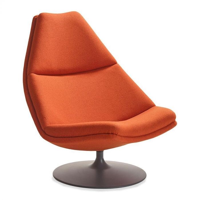 F500 fauteuil van Artifort met trompetvoet in oranje stof, ontworpen door Geoffrey D. Harcourt RDI.