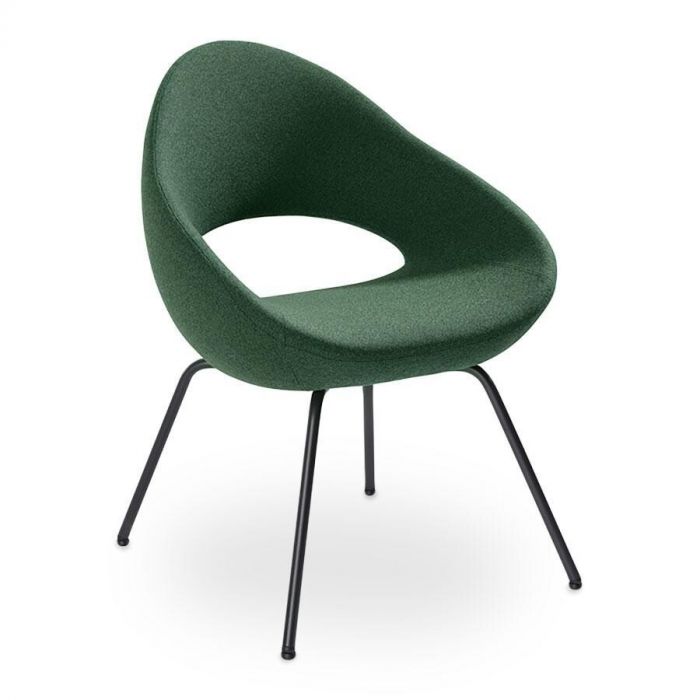 Eetkamerstoel Shark van Leolux in donkergroene stof met zwarte poten, frontaal schuin van voren gefotografeerd.