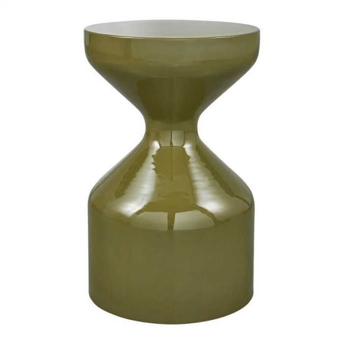 Bijzettafel Floyd van WOOOD in glanzend olijfgroen, gezien van schuin voren.