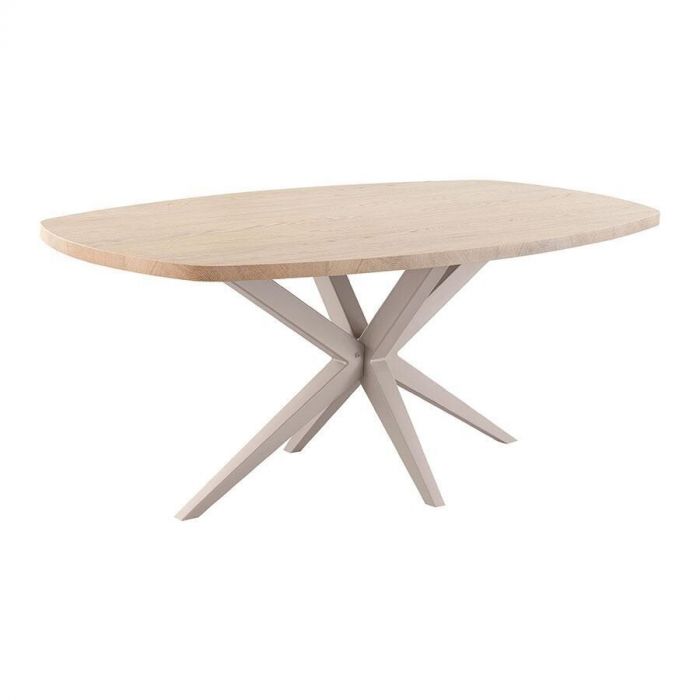 Eettafel Mascaro van Pronto Wonen met Deens ovale vorm, licht eikenhouten blad en kruispoot in zandkleurige lak.