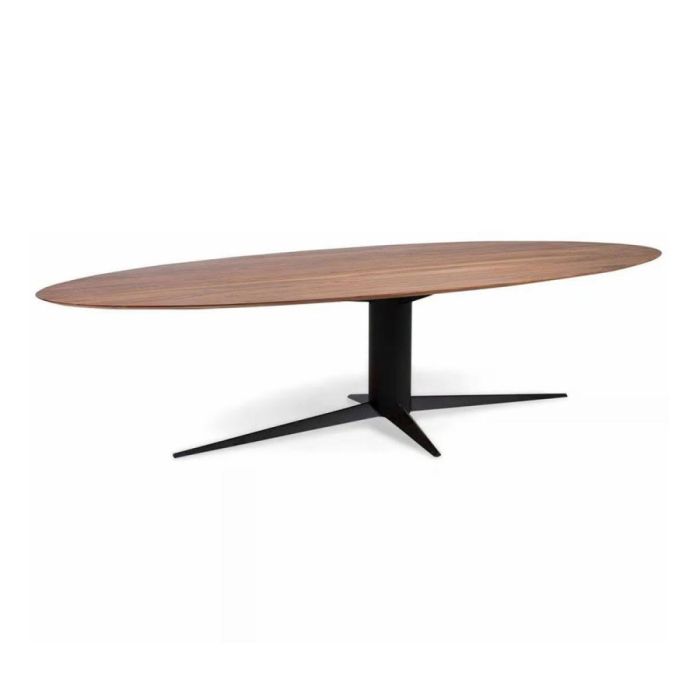 Ovale houten Jump & Wave tafel met zwart stalen sterpoot onderstel tegen witte achtergrond