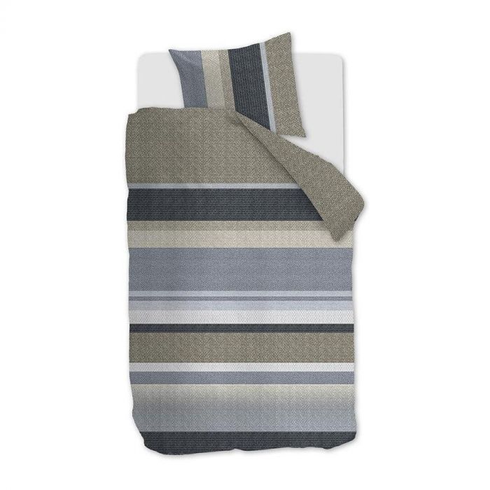 Dekbedovertrek Beddinghouse Jorren in blauw-grijs banendessin opgemaakt op eenpersoonsbed.