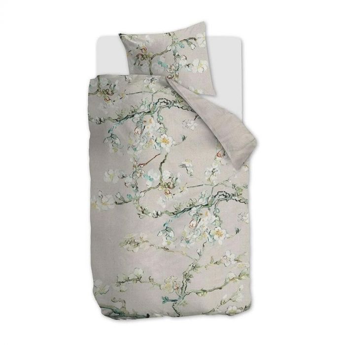 Foto van het Blossom dekbedovertrek van Beddinghouse opgemaakt op eenpersoonsbed, geïnspireerd op Amandelbloesem van Van Gogh.