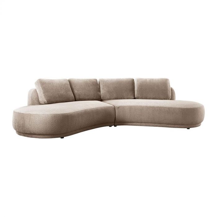 Elementenbank Camira van INHOUSE in taupe kleur, met organische vormen, lage rugleuningen en zachte stoffering tegen een witte achtergrond.