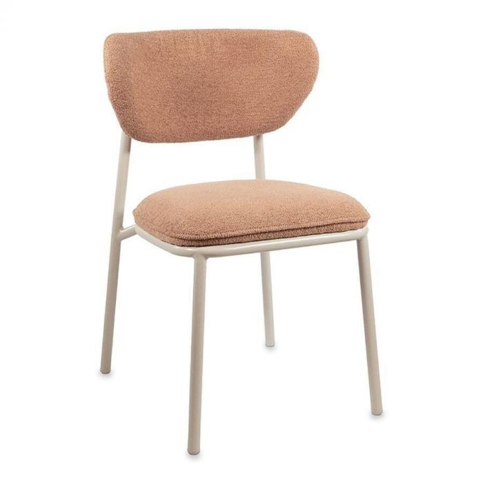 De Didi eetkamerstoel in een warme Powder kleur met een beige metalen frame en zachte stoffering.