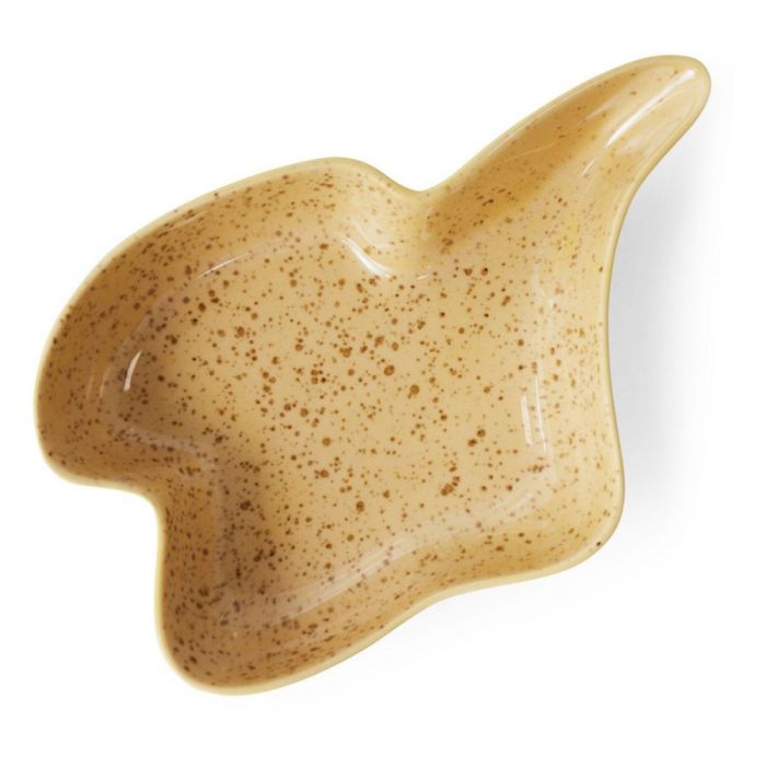 Close-up van de HKLIVING Serving Bowl Shell Vanilla in organische vorm met spikkelpatroon.