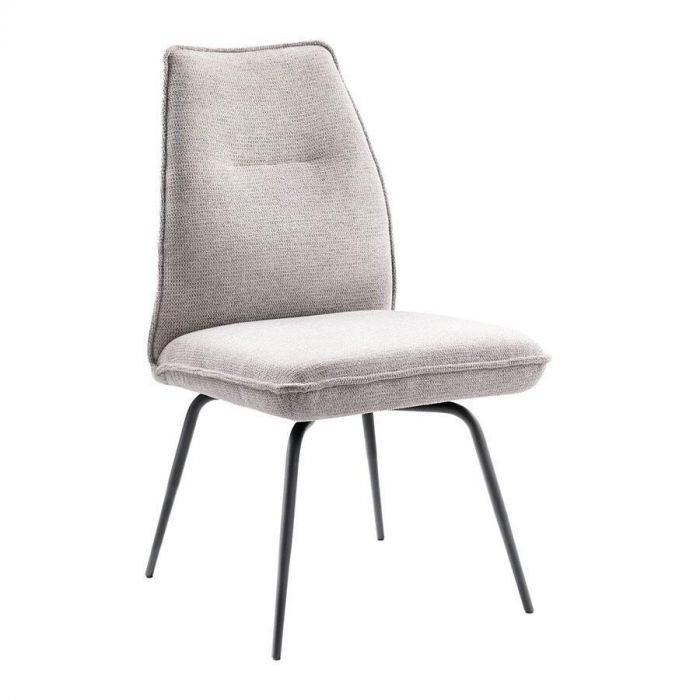 Schuin zijaanzicht van de INHOUSE Hatomi eetkamerstoel in lichtgrijze stof, zonder armleuningen en met zwarte metalen poten.