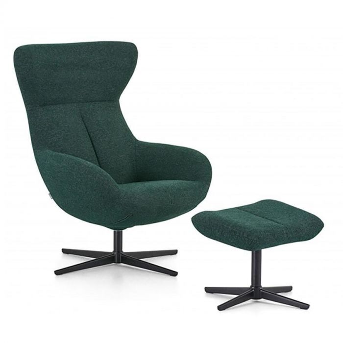 Donkergroene draaifauteuil Lucille met bijpassende hocker op zwarte metalen kruisvoet, vooraanzicht in zithouding.