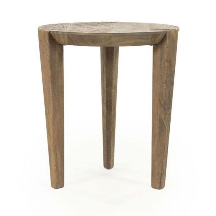Ronde bijzettafel Davina van mangohout, volledig in beeld met drie taps toelopende poten.