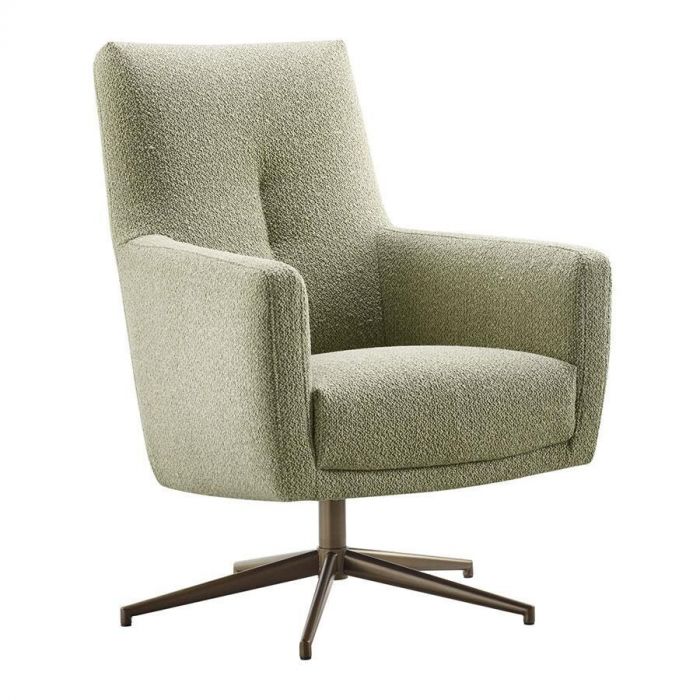 Draaifauteuil met hoge rug in groene stof, schuin van voren gefotografeerd met een bronzen draaipoot. De fauteuil heeft een moderne en comfortabele uitstraling.