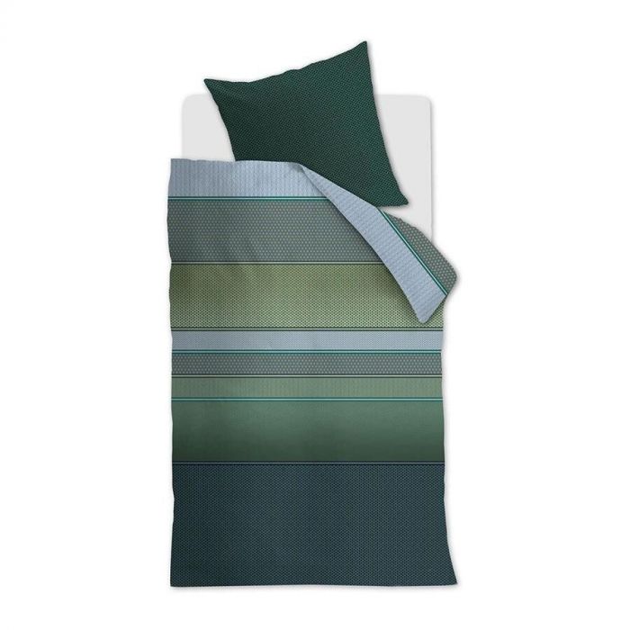 Beddinghouse dekbedovertrek Romeo in groen-blauw dessin met grafische banen en kussen op eenpersoonsbed, bovenaanzicht.