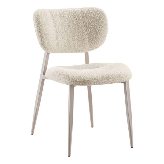Eetkamerstoel Gomba van Pronto Wonen in ecru bouclé met licht metalen poten, vooraanzicht.