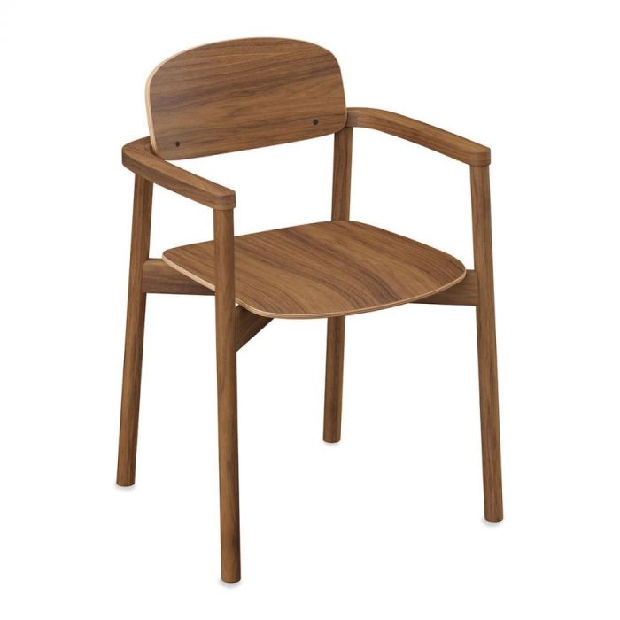 Stackable chair van Nørgaard Design in hout met sculpturale armleuningen, vooraanzicht schuin.