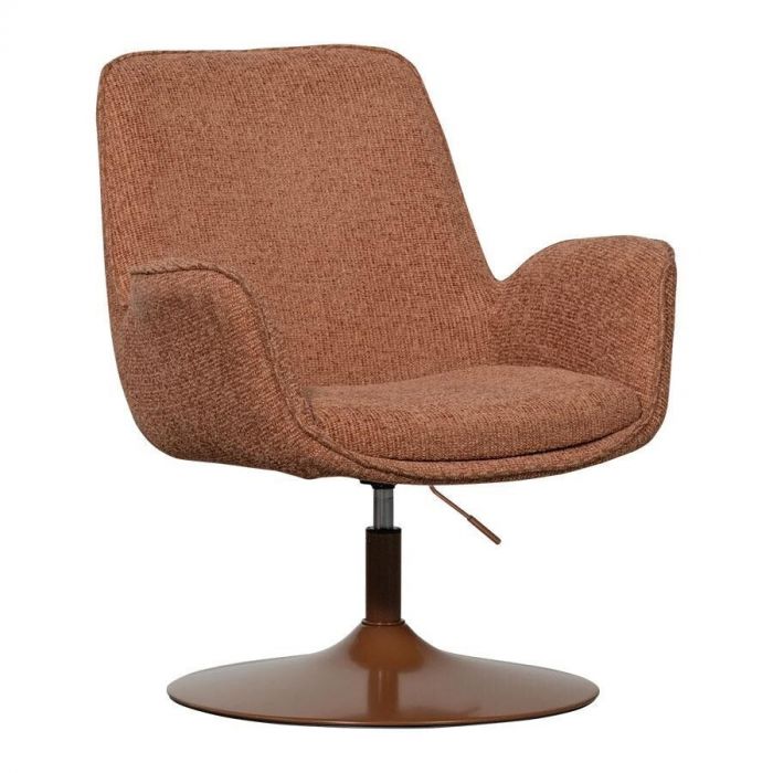 Zijkant van de oranje Marten eetkamerstoel met ronde metalen voet en verstelbare zithoogte. De bekleding heeft een warme textuur.