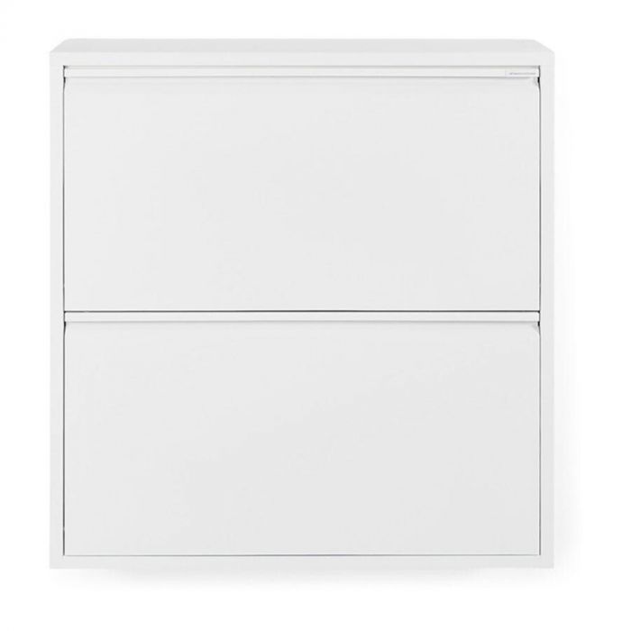 Witte metalen schoenenkast Billy 2 van Spinder Design met twee kleppen, strak en compact ontwerp voor wandmontage in de hal.