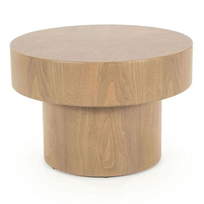 Close-up van de INHOUSE Bobbie bijzettafel in lichtbruin hout, met een robuuste ronde vorm en massief houten look.