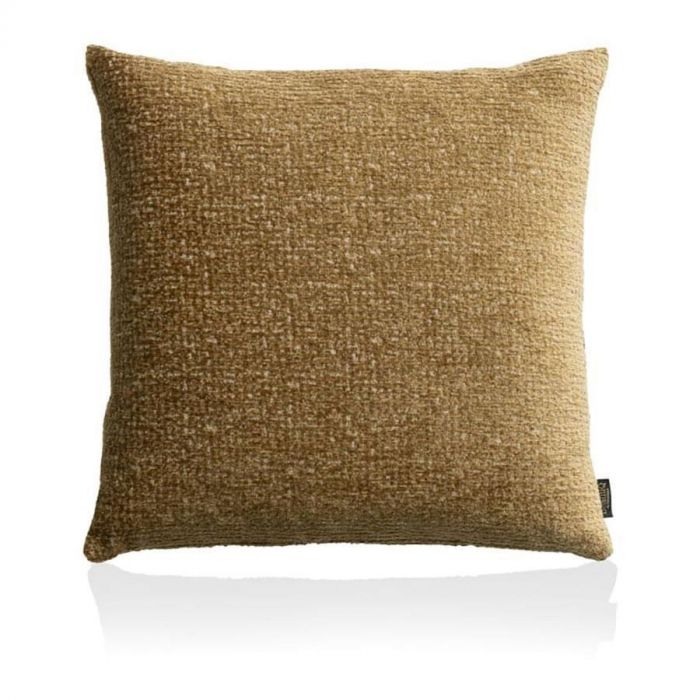 CHIC kussen van COCOmaison in okergeel, vierkant van vorm en 60x60 cm groot, uit de BeautiQ-collectie gefotografeerd van voren.