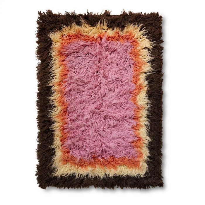 Vloerkleed Downtown van HKliving met langharige structuur en kleurverloop in roze, oranje, crème en donkerbruin op witte achtergrond.