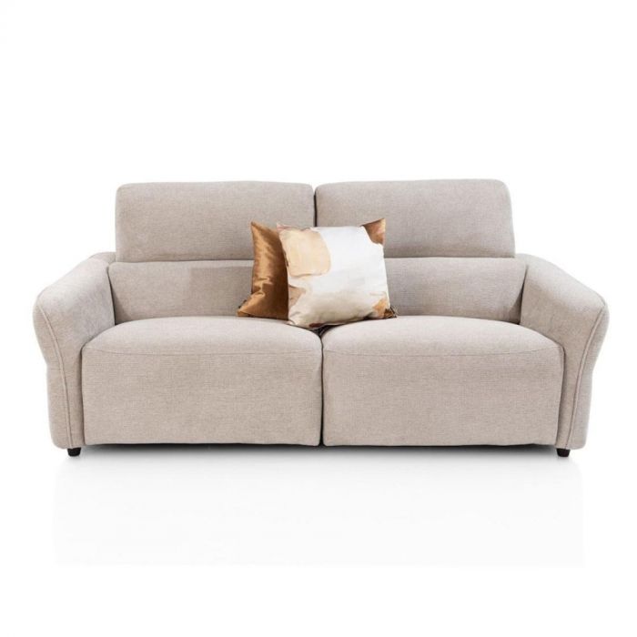 Henders & Hazel 3-zitsbank Anglet beige, vooraanzicht van ruime bank met twee sierkussens.