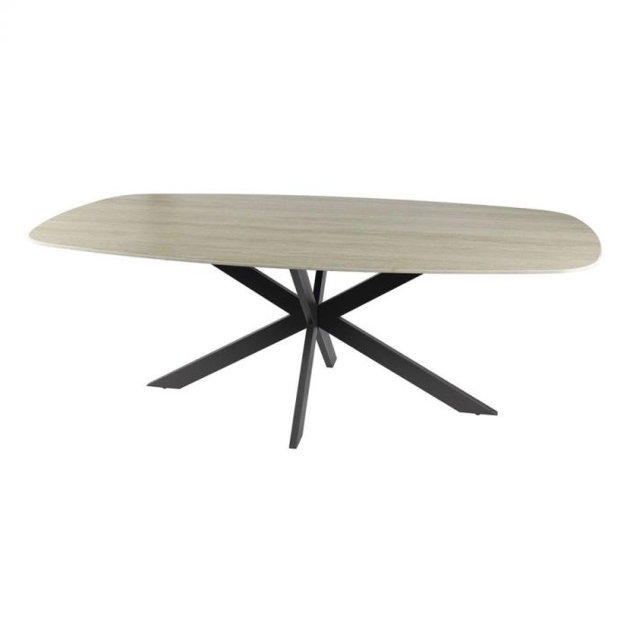 Eetkamertafel Romano Deens Ovaal met licht travertinlook blad en zwart metalen spinpoot, vrijstaand gefotografeerd.