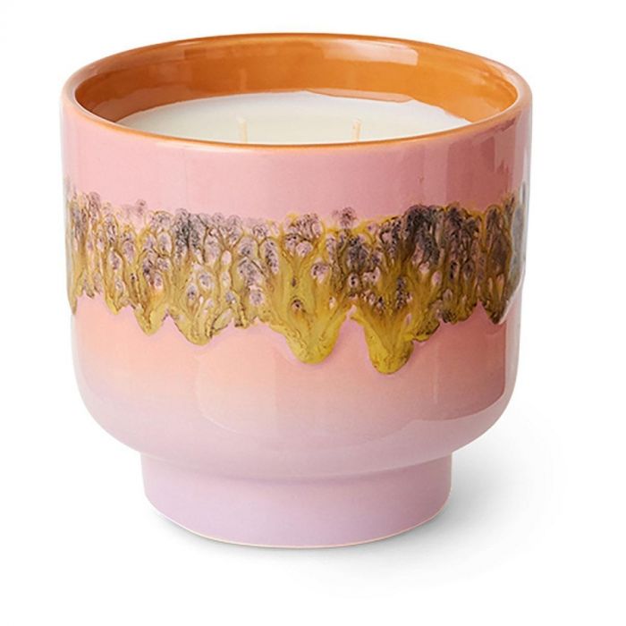  Geurkaars HKliving Miami in roze keramieken houder met retro glazuurafwerking in oranje, roze en groen, met zicht op dubbele lont.