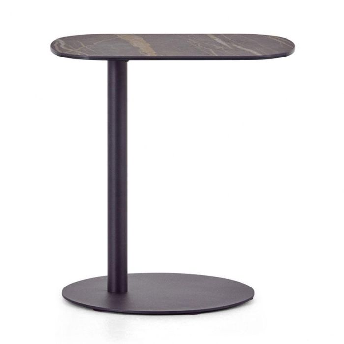 montèl bijzettafel oval met donker keramieken blad en zwart metalen onderstel, zijaanzicht