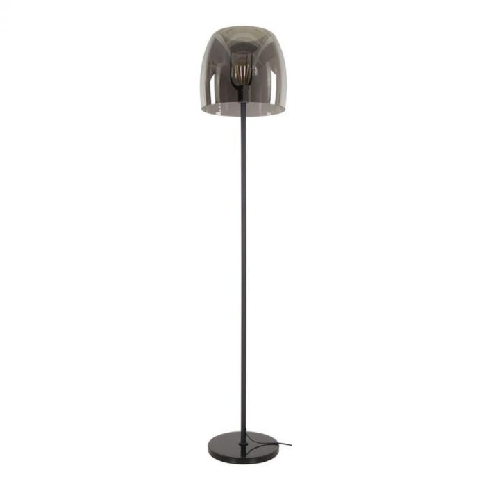 Vloerlamp Drift Glas met bolvormige rookglas kap en slanke zwarte metalen voet, vrijstaand tegen witte achtergrond.