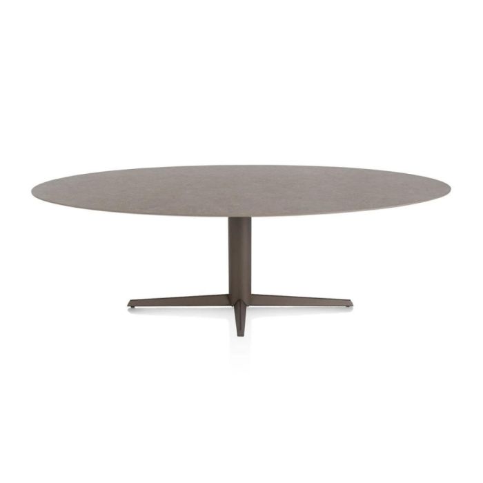 Eetkamertafel Saluti van XOOON met HPL blad in lava, frontaal weergegeven met ovaal tafelblad en metalen onderstel in steelbrown.