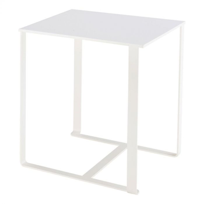 Bert Plantagie Clyde bijzettafel in offwhite met vierkant tafelblad en metalen frame, recht van voren gefotografeerd op witte achtergrond.