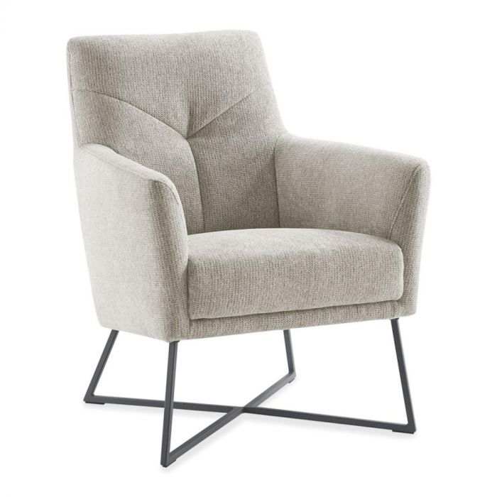 Moderne fauteuil Menori in lichtgrijze stof met grijs metalen frame en lage rugzitting, vooraanzicht.