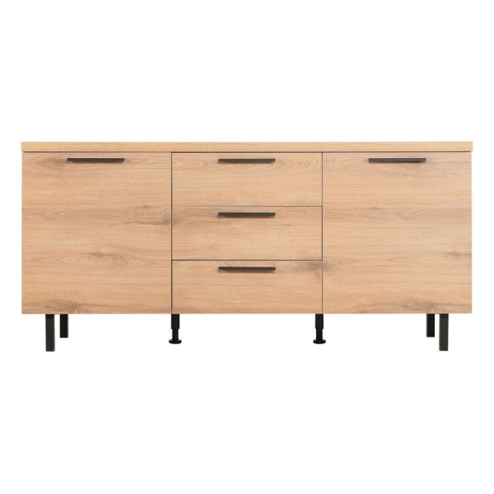Dressoir Paranno van Pronto Wonen in naturel houtlook met twee deuren, drie laden, zwarte handgrepen en metalen onderstel.
