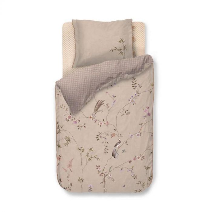 Pip Studio dekbedovertrek Bamboo Blossom in zandkleur met bloesembomen en vogels, eenpersoons uitvoering.