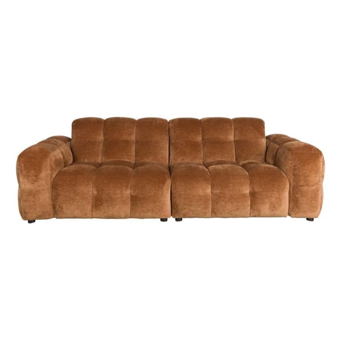 Dutchbone Hackman 3-zitsbank in velours cognac bruin, vooraanzicht op witte achtergrond.