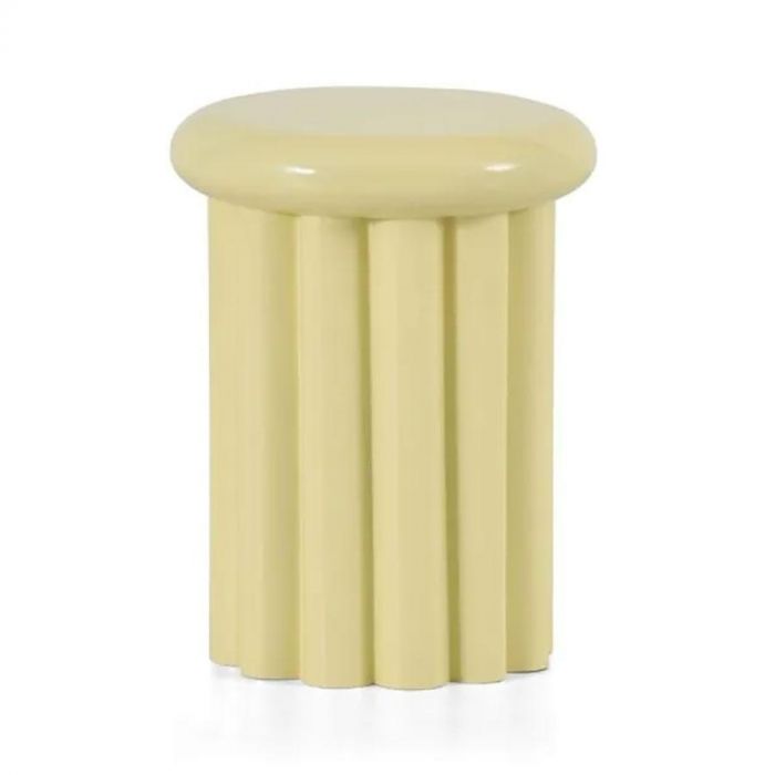 Montèl Bijzettafel Mica met golvend ontwerp en afgeronde bovenkant, uitgevoerd in glanzend metaal.