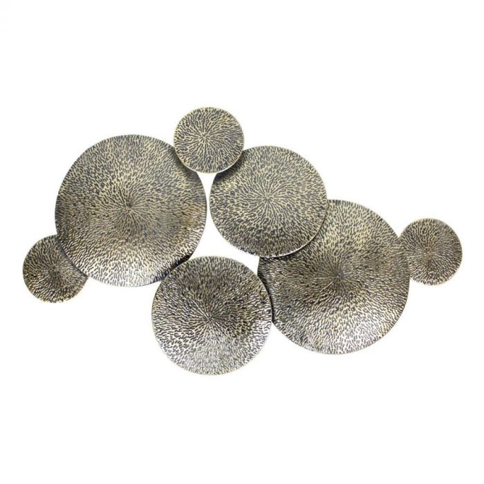 Wanddecoratie Positano van Pronto Wonen, samengesteld uit ronde metalen vormen met reliëf in antiek gouden afwerking.