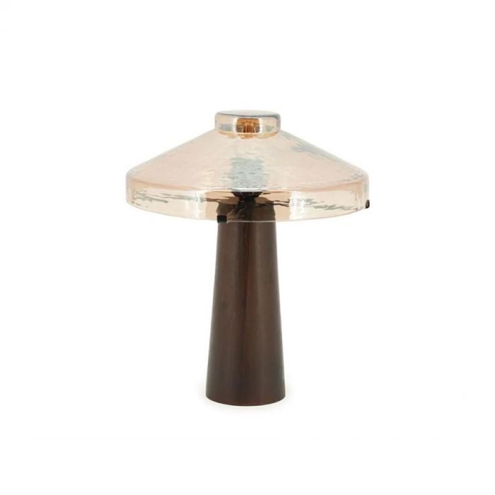 By-Boo Dome tafellamp met donker houten voet en amberkleurige glazen kap, vooraanzicht.