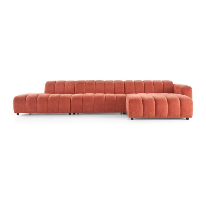 Elementenbank Darlington van Baenks in warme terracotta stof met verticale stiknaden en zwarte pootjes, frontaal gefotografeerd.