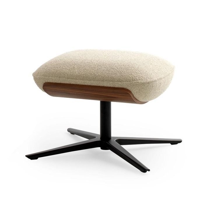 Leolux Cream poef in beige stof met houten kuip en zwarte draaivoet schuin vooraanzicht