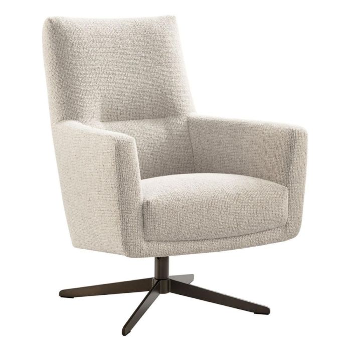 Pronto Wonen draaifauteuil Morini in naturel, driekwartaanzicht met metalen draaivoet en zachte bekleding.