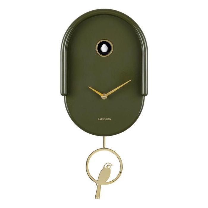 Karlsson wandklok Tweet Luxury Green, frontaanzicht met olijfgroene kast, goudkleurige wijzers en pendel met vogeltje op witte achtergrond.