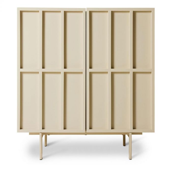 HKLIVING Cupboard Cream frontaal gefotografeerd, met paneeldeuren en hoge poten in een moderne crème kleur.