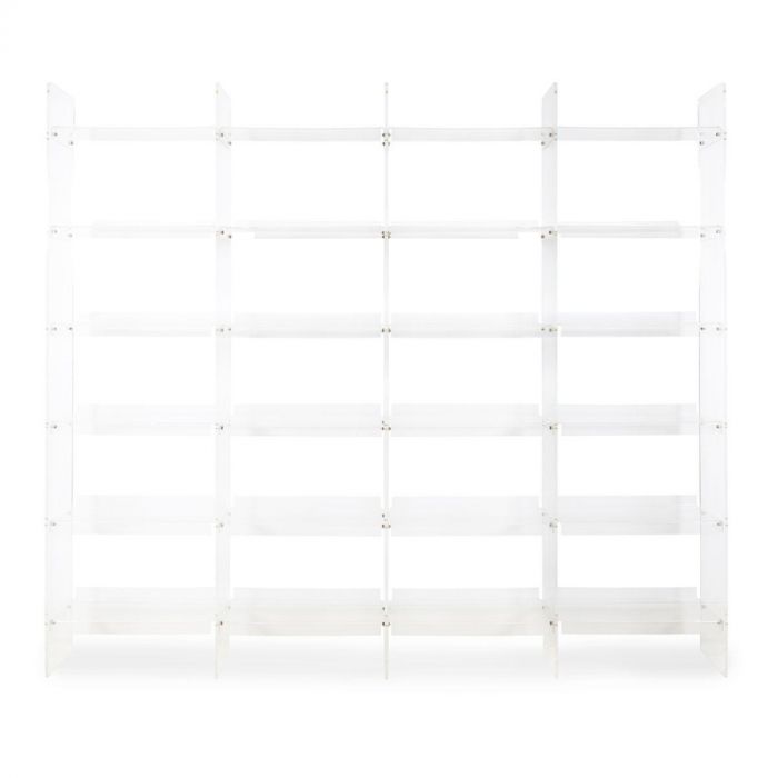 Frontaal beeld van de HKLIVING wandkast volledig in transparant acryl, met meerdere schappen in een strak, minimalistisch ontwerp.