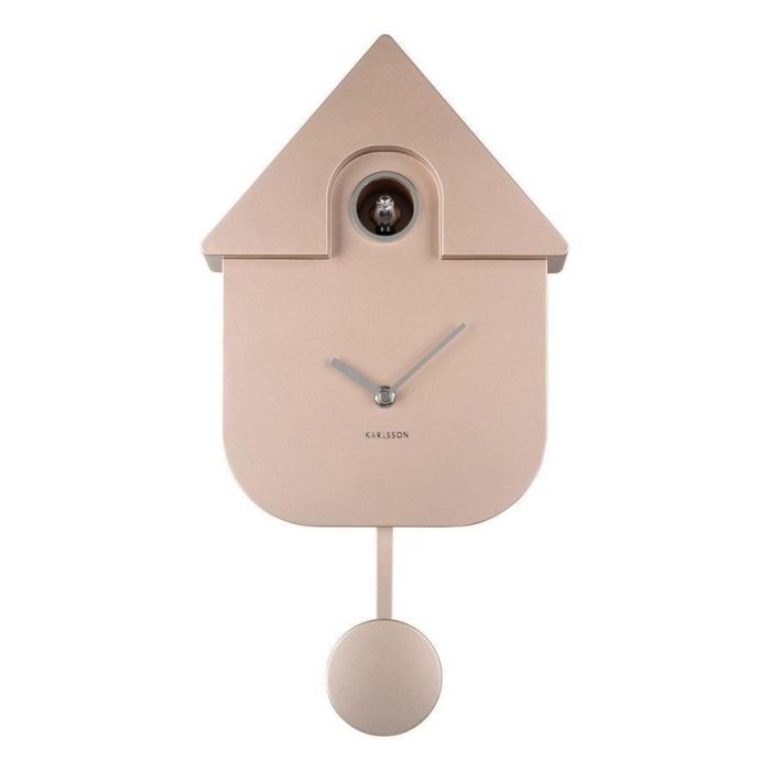 Vooraanzicht Karlsson Wandklok Modern Cuckoo Metallic Rose Gold met zichtbare pendel en zilveren wijzers.